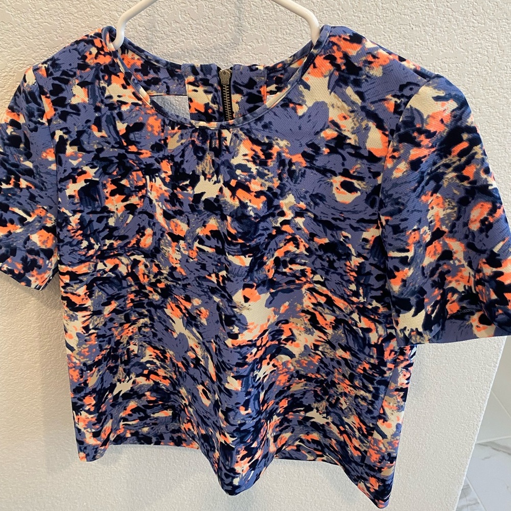 Top - Picture 2 of 2